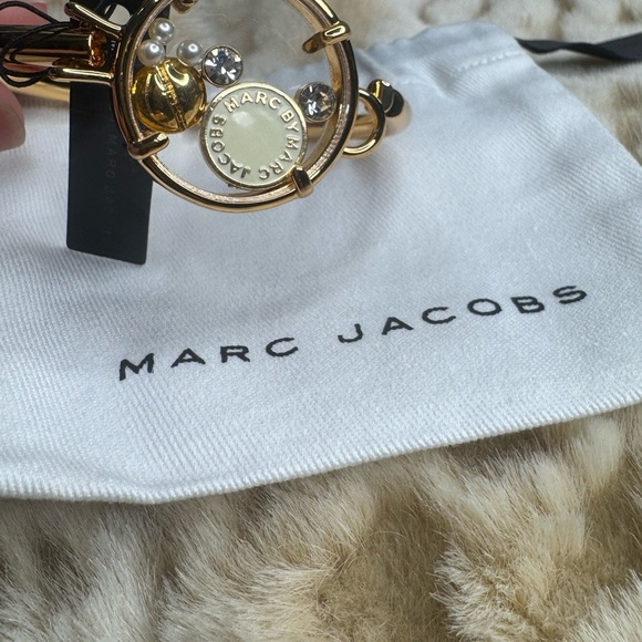 Marc Jacobs Gold and Cream Floating Charm Bracelet NWT, with MJ Dustbag. - Picture 3 of 9